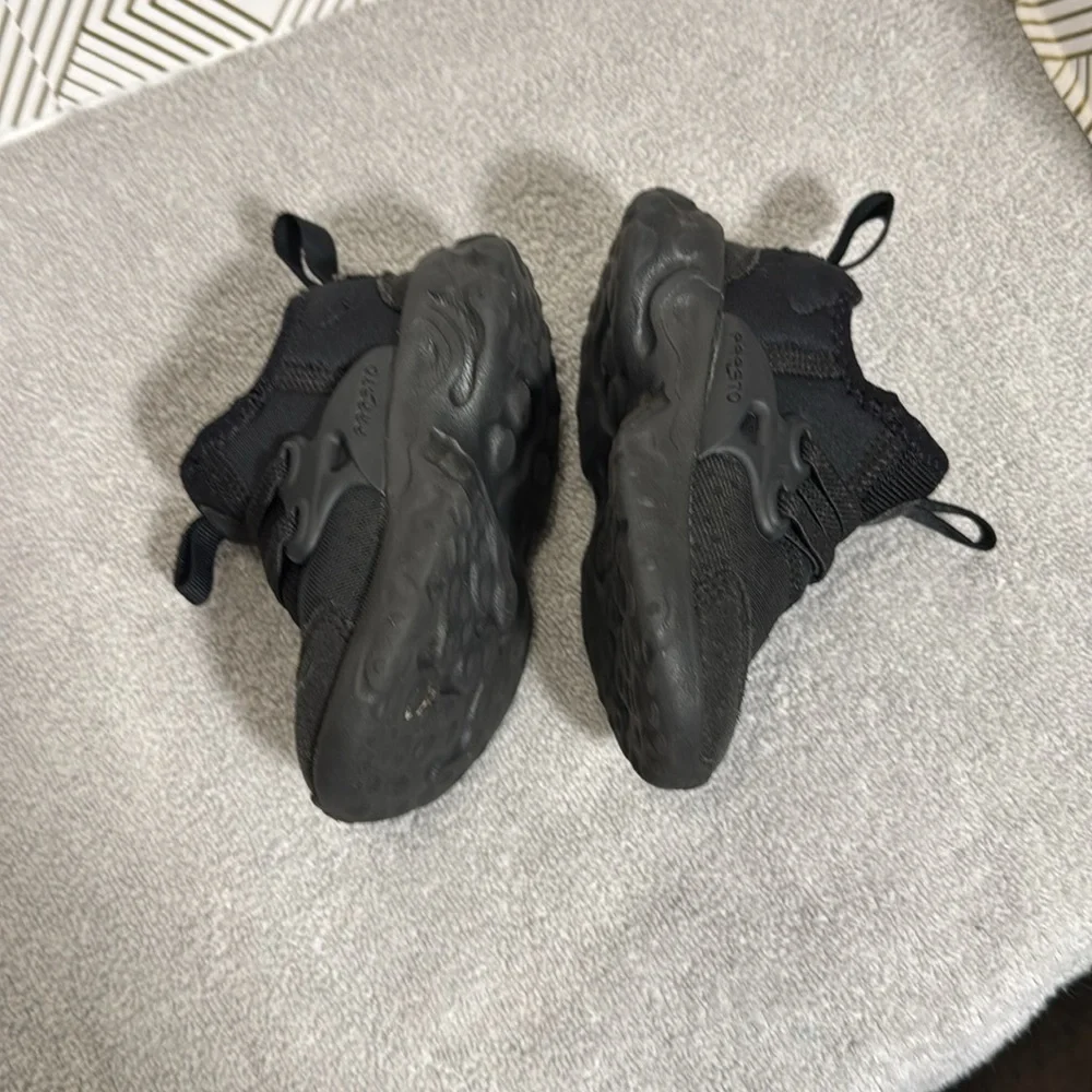 Nike Presto sneakers toddler size 5 Black‎ Sneaker shoe Durable  slip on